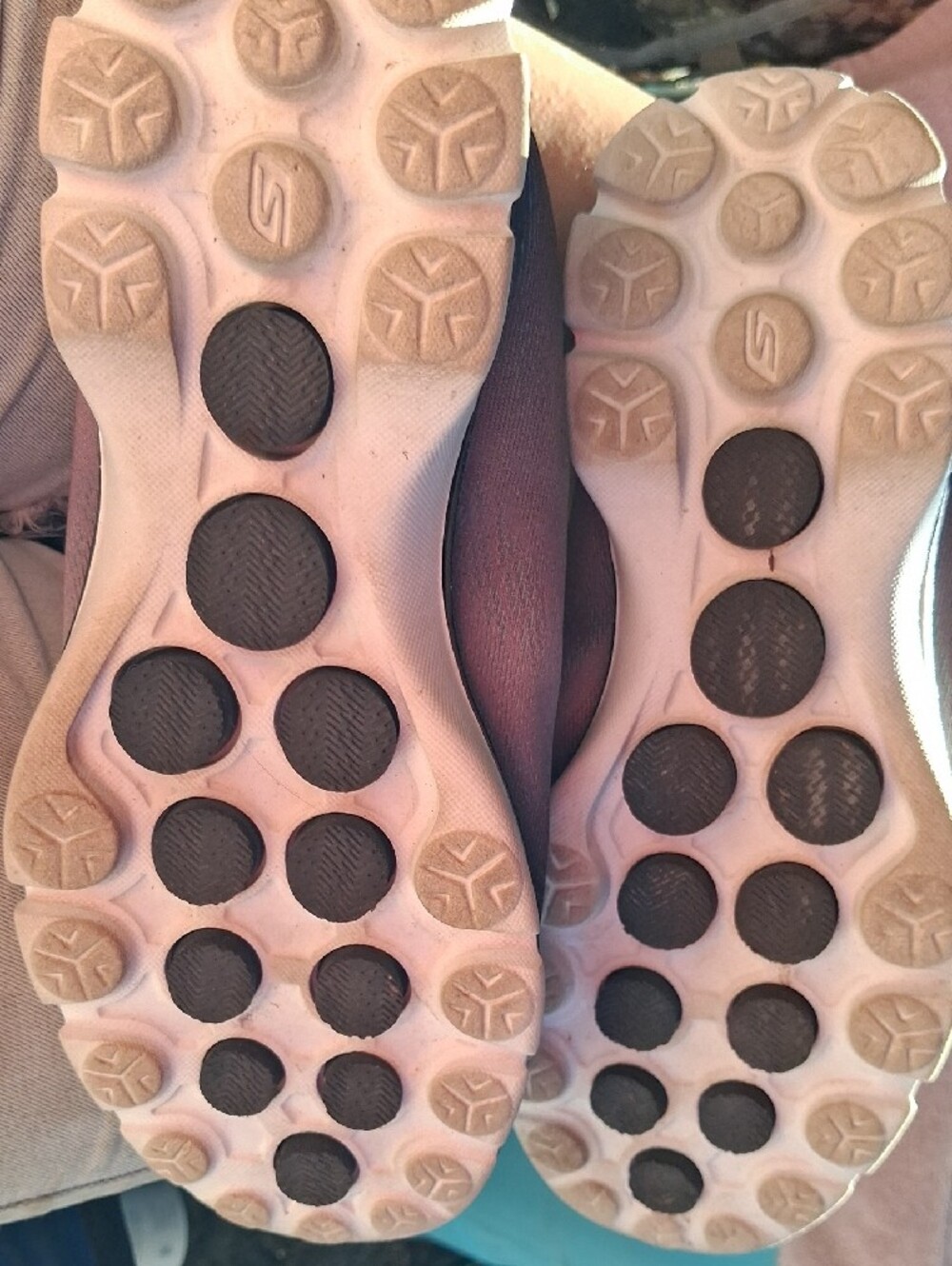 Lightweight Gray Women's Sneakers with Mint Accent - Picture 3 of 4